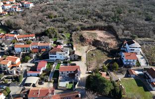 Land plot 5,300 m² in Malinska for 1,250,000 €