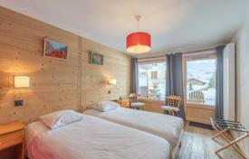 STUNNING 4-BEDROOM APARTMENT + GARDEN — HEART OF THE RESORT for 1,350,000 €