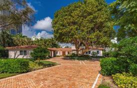 Cozy cottage with a backyard, a summer kitchen, a patio and four garages, Fort Lauderdale, USA for $3,500,000