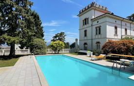 Historic villa with a pool and a large garden near the lake in Desenzano del Garda, Lombardy, Italy for 4,300,000 €