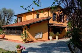Charming spacious villa with a swimming pool, Lido di Camaiore, Tuscany, Italy for 3,900 € per week