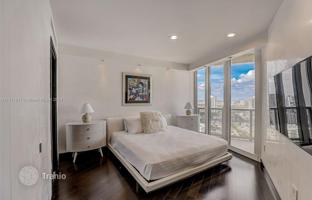 3-bedroom apartments in condo 242 m² in Collins Avenue for $2,890,000