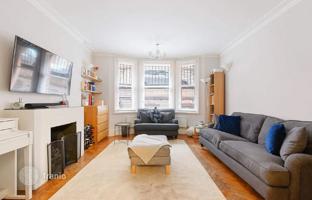 Spacious apartment in an attractive building, near metro stations, Marylebone, London, UK for £900,000