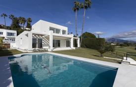 Modern luxury villa with private access to the El Para
so Golf course for 1,495,000 €