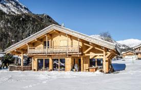 Cozy chalet with a terrace and a garage close to the center of Chamonix, France for 3,700 € per week