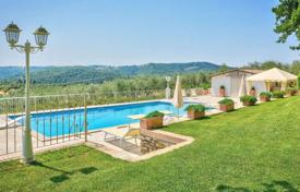 Modern villa with swimming pool for sale in Tuscany for 980,000 €