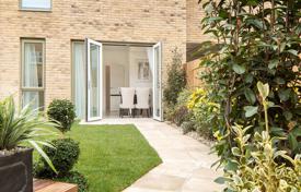 New three-storey house with a garden and two parking spaces in a residence with a park, close to the center of London, United Kingdom for £906,000