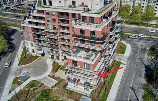 5-bedroom apartment in Kingston Road for C$1,096,000