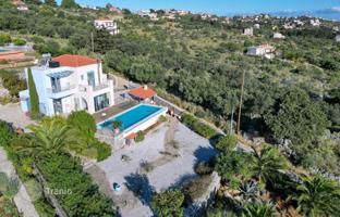 Land plot 870 m² in Kefalas for 398,000 €