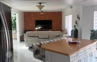 4-bedroom house 314 m² in West End for $760,000