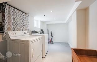 3-bedroom house in Davisville Avenue for C$2,073,000