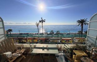 Studio apartment with a direct sea view, Promenade des Anglais, Nice, Côte d'Azur, France for 420,000 €
