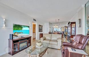 1-bedroom apartments in condo 77 m² in Hollywood for $389,000