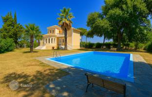 Classic three-storey villa with a pool, a garden and a garage in Peloponnese, Greece for 320,000 €