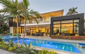 Spacious villa with a backyard, a swimming pool, a terrace and three garages, Fort Lauderdale, USA for $3,995,000
