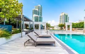 Four-bedroom designer penthouse overlooking the ocean in Miami Beach, Florida, USA for 6,474,000 €