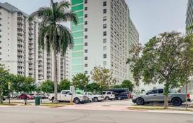 Condo – West Avenue, Miami Beach, Florida,  USA for $340,000