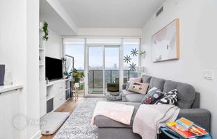 2-bedroom apartment in Richmond Street West for C$1,086,000