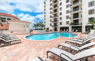 2-bedroom apartments in condo 108 m² in Coral Gables for $599,000