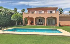 Charming family villa in Sotogrande Costa for 725,000 €
