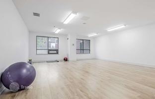 5-bedroom apartment in Dupont Street for C$893,000