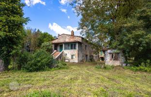 Farm 1,700 m² in Poppi for 790,000 €