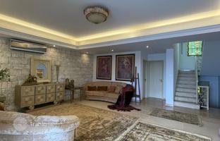 5-bedroom cottage 270 m² in Agios Tychonas for 3,100,000 €