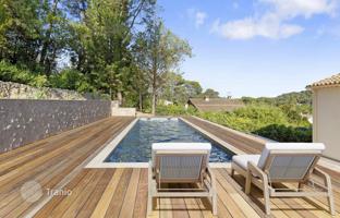 Bright two-storey villa with a swimming pool in Mougins, Côte d'Azur, France for 2,640,000 €