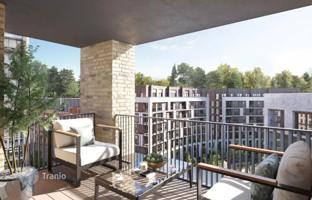 Two-bedroom apartment in a new residence with a garden, close to a railway station, Deptford, London, UK for £509,000