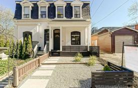 Terraced house – Adelaide Street West, Old Toronto, Toronto,  Ontario,   Canada for C$1,519,000