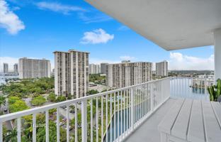 2-bedroom apartments in condo 157 m² in Aventura for $569,000