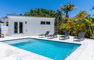 2-bedroom house 108 m² in Miami for $1,275,000
