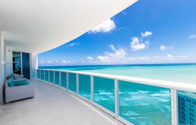 Modern flat with ocean views in a residence on the first line of the beach, Hollywood, Florida, USA for $2,100,000