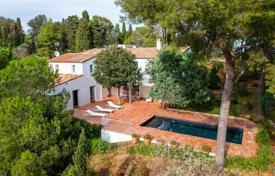 Renovated villa with a garden, a swimming pool and parking, 300 meters from the beach, Blanes, Girona, Spain for 3,300 € per week