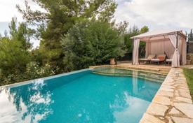 Luxury villa with a swimming pool, a garden and a spa at 90 meters from the beach, Sithonia, Greece for 2,200 € per week