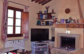 Traditional farm with vineyard and olive grove in Montespertoli, Tuscany, Italy for 800,000 €