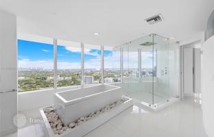 4-bedroom apartments in condo 532 m² in Miami for $7,280,000