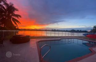5-bedroom house 338 m² in Weston for $1,195,000