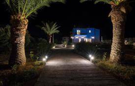 Seafront Villa with Spectacular Views of the Sea & the Sunset for 1,350,000 €