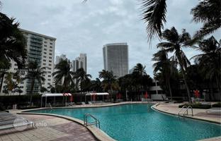 2-bedroom apartments in condo 140 m² in Collins Avenue for $525,000