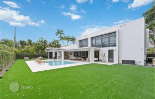5-bedroom house 419 m² in Miami for $3,950,000