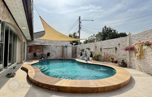 4-bedroom villa 200 m² in Pattaya for 290,000 €