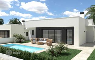 New villas with pools and gardens in Condado de Alhama, Murcia, Spain for 305,000 €