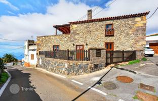 3-bedroom house 238 m² in Barrio Taucho for 595,000 €