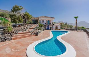 6-bedroom villa 481 m² in Adeje for 1,595,000 €