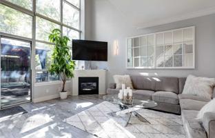 4-bedroom apartment in Etobicoke for C$917,000