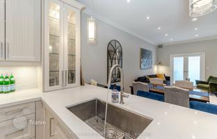 5-bedroom apartment in The Esplanade for C$1,333,000