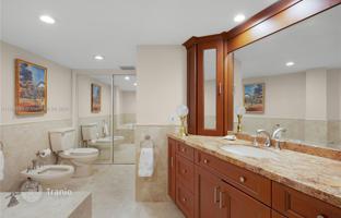 3-bedroom apartments in condo 297 m² in Coral Gables for $2,125,000