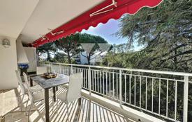 Three-bedroom apartment with a garage and a cellar in Cannes, Cote d'Azur, France for 1,050,000 €