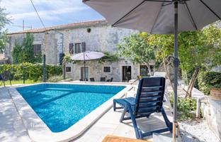 5-bedroom house 240 m² in Porec for 580,000 €